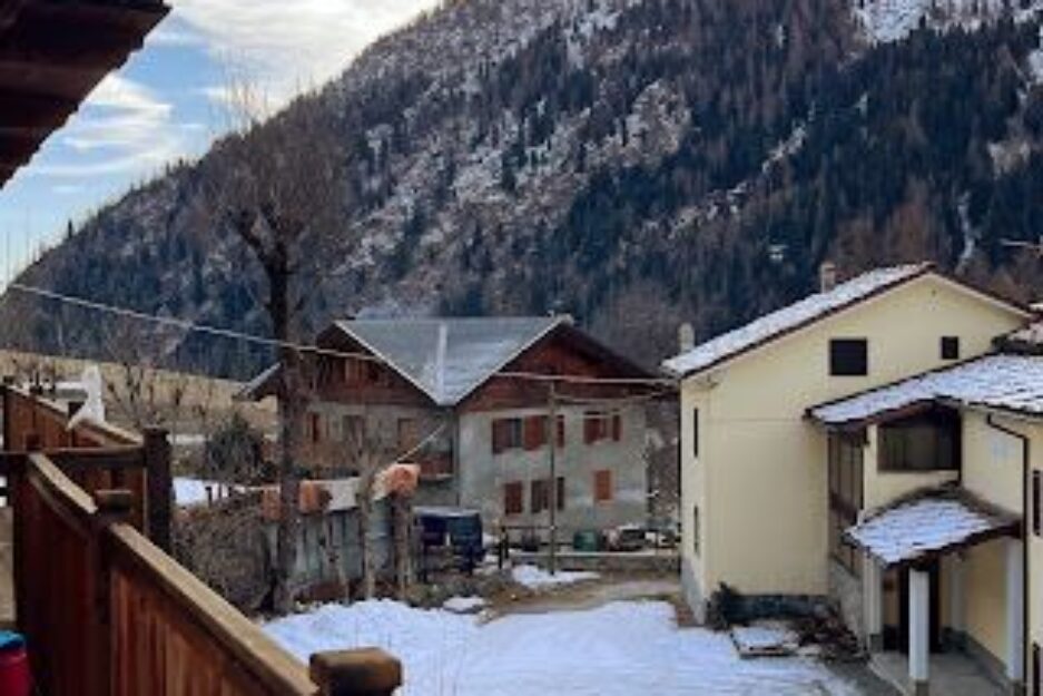 Frazione Mellier Lillaz 2 P9 La Trottola Champorcher