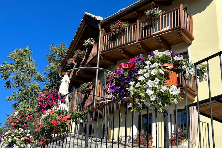 Frazione Petit Rosier Piano Blu La Trottola Champorcher